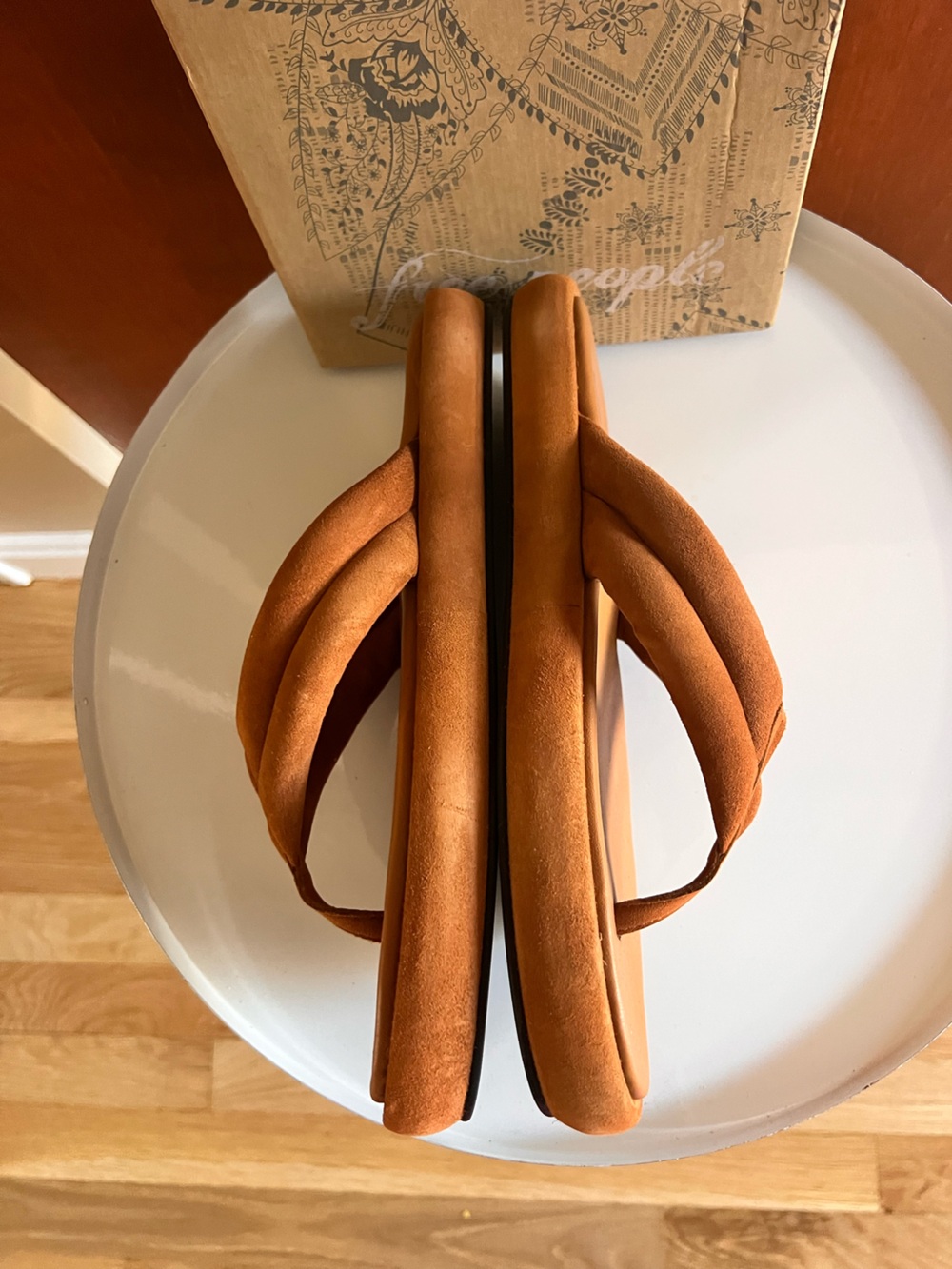 NWT Free People Cognac Suede Padded Thong Sandals 41 - Picture 4 of 9
